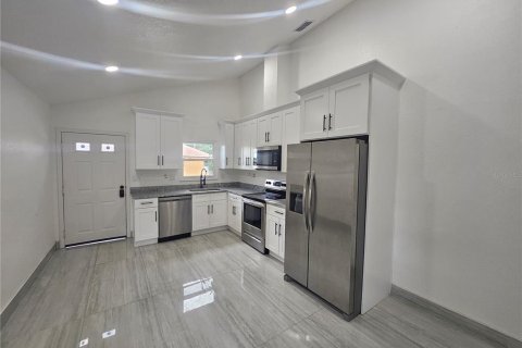Propiedad comercial en venta en Tampa, Florida, 14 dormitorios, 430.32 m2 № 1565164 - foto 16
