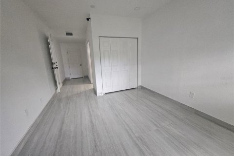 Propiedad comercial en venta en Tampa, Florida, 14 dormitorios, 430.32 m2 № 1565164 - foto 20