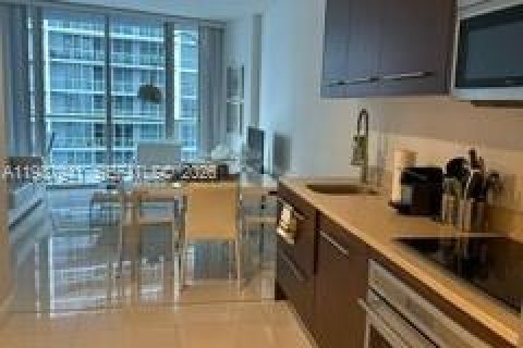 Apartamento en alquiler en Miami, Florida, 1 dormitorio, 68 m2 № 1995687 - foto 4