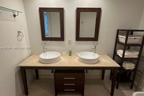 Apartamento en alquiler en Miami, Florida, 1 dormitorio, 68 m2 № 1995687 - foto 8