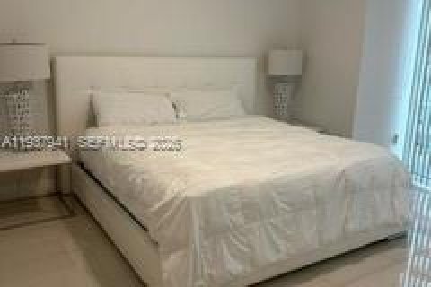 Apartamento en alquiler en Miami, Florida, 1 dormitorio, 68 m2 № 1995687 - foto 5