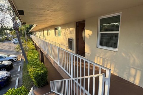 Condo in Margate, Florida, 2 bedrooms № 1974259 - photo 1