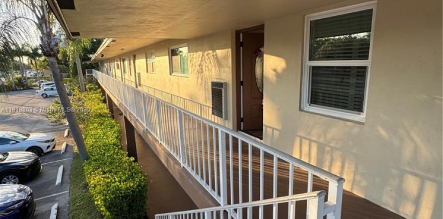 Condo in Margate, Florida, 2 bedrooms № 1974259