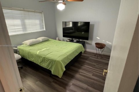 Condo in Margate, Florida, 2 bedrooms № 1974259 - photo 11