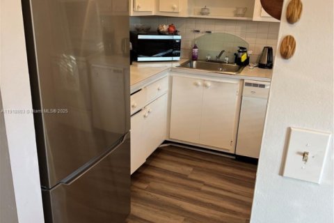 Condo in Margate, Florida, 2 bedrooms № 1974259 - photo 5