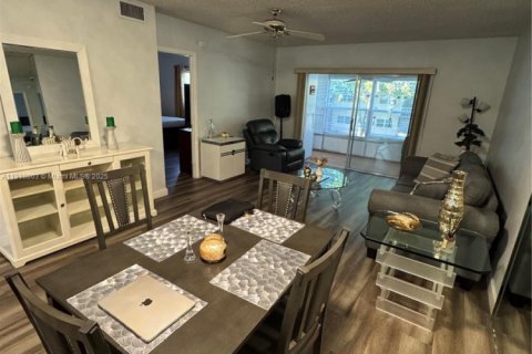 Condo in Margate, Florida, 2 bedrooms № 1974259 - photo 16