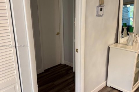 Condo in Margate, Florida, 2 bedrooms № 1974259 - photo 6