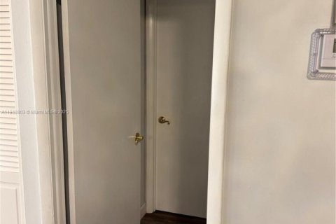 Condo in Margate, Florida, 2 bedrooms № 1974259 - photo 7