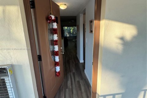 Condo in Margate, Florida, 2 bedrooms № 1974259 - photo 30