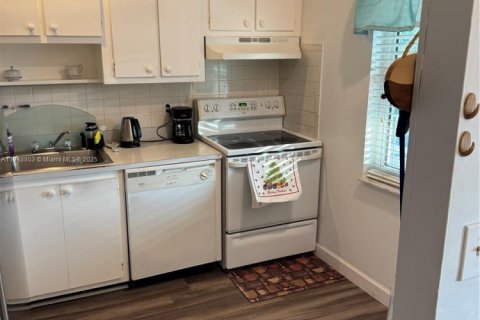 Condo in Margate, Florida, 2 bedrooms № 1974259 - photo 4