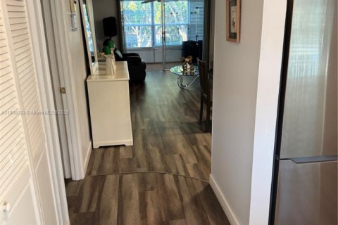 Condo in Margate, Florida, 2 bedrooms № 1974259 - photo 3