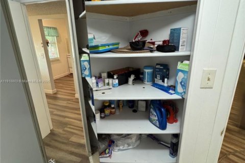 Condo in Margate, Florida, 2 bedrooms № 1974259 - photo 12