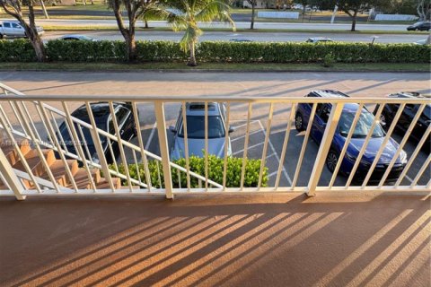 Condo in Margate, Florida, 2 bedrooms № 1974259 - photo 29