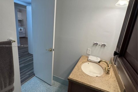 Condo in Margate, Florida, 2 bedrooms № 1974259 - photo 14