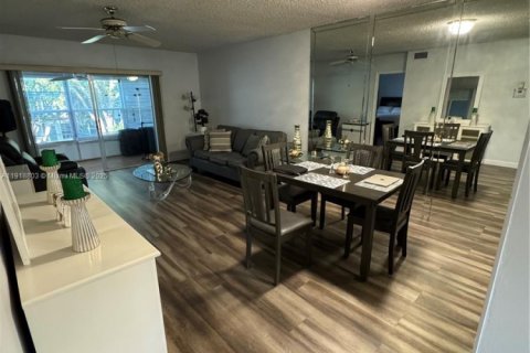 Condo in Margate, Florida, 2 bedrooms № 1974259 - photo 15