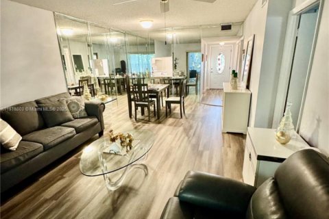 Condo in Margate, Florida, 2 bedrooms № 1974259 - photo 21