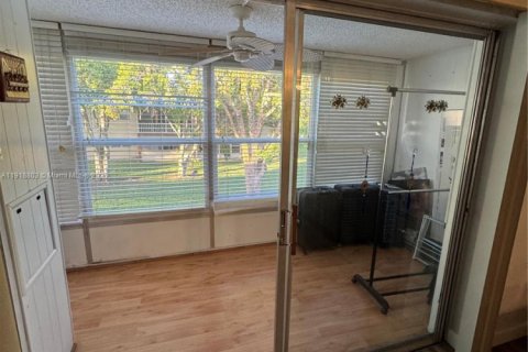 Condo in Margate, Florida, 2 bedrooms № 1974259 - photo 17