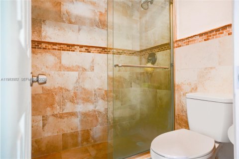 Condo in Miami, Florida, 2 bedrooms  № 2043160 - photo 4