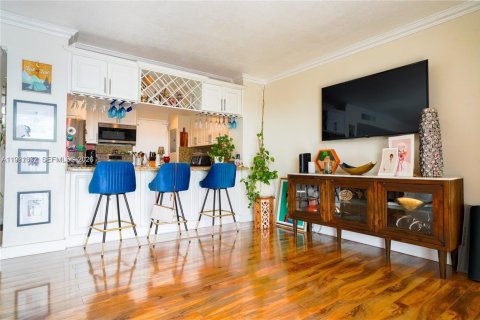 Condo in Miami, Florida, 2 bedrooms  № 2043160 - photo 24