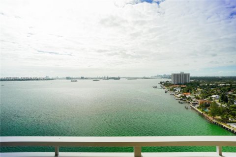 Condo in Miami, Florida, 2 bedrooms  № 2043160 - photo 14
