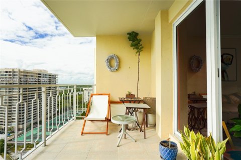 Condo in Miami, Florida, 2 bedrooms  № 2043160 - photo 15