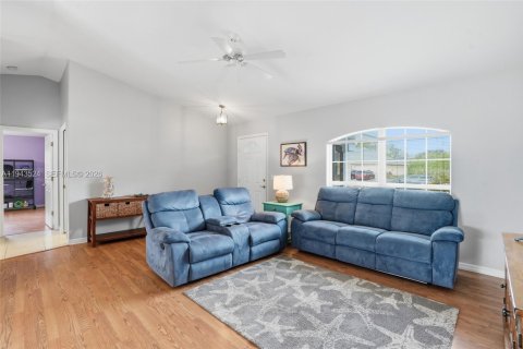 Купить виллу или дом в Норт-Порт, Флорида 3 спальни, 128.3м2, № 2002468 - фото 8