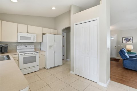 Купить виллу или дом в Норт-Порт, Флорида 3 спальни, 128.3м2, № 2002468 - фото 10