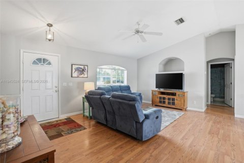 Купить виллу или дом в Норт-Порт, Флорида 3 спальни, 128.3м2, № 2002468 - фото 5