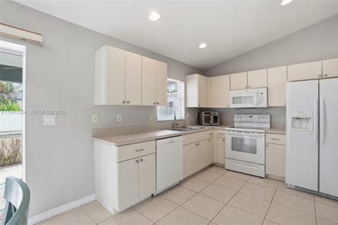 Купить виллу или дом в Норт-Порт, Флорида 3 спальни, 128.3м2, № 2002468 - фото 12