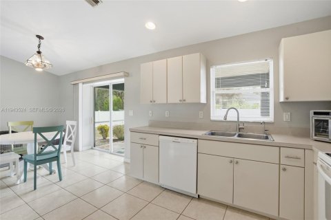 Купить виллу или дом в Норт-Порт, Флорида 3 спальни, 128.3м2, № 2002468 - фото 11