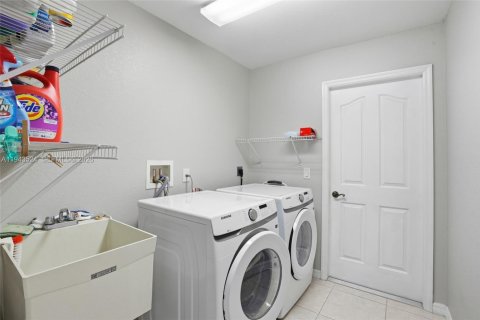 Купить виллу или дом в Норт-Порт, Флорида 3 спальни, 128.3м2, № 2002468 - фото 21