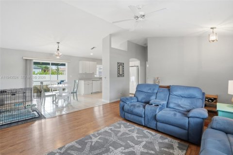 Купить виллу или дом в Норт-Порт, Флорида 3 спальни, 128.3м2, № 2002468 - фото 7