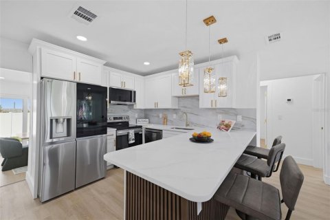 Villa ou maison à vendre à Clearwater, Floride: 4 chambres, 125.51 m2 № 2412700 - photo 12