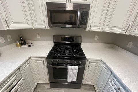 Condo in Clearwater, Florida, 2 bedrooms № 2342448 - photo 8