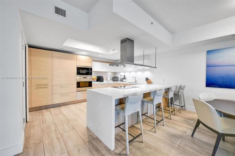 Condo in North Miami Beach, Florida, 2 bedrooms  № 1888836 - photo 8