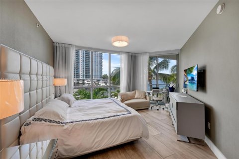 Condo in North Miami Beach, Florida, 2 bedrooms  № 1888836 - photo 12