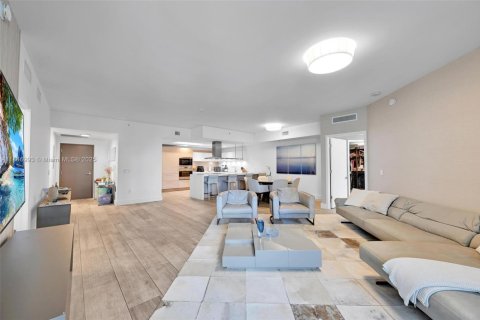 Condo in North Miami Beach, Florida, 2 bedrooms  № 1888836 - photo 5