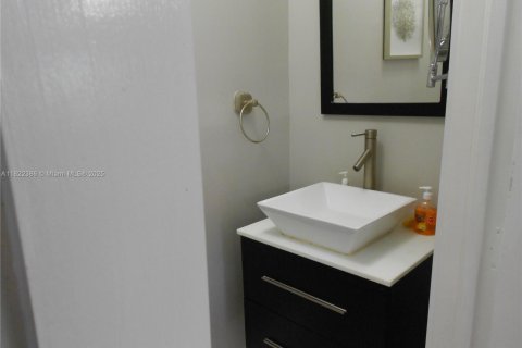 Casa en venta en Miami, Florida, 3 dormitorios, 177.72 m2 № 1786481 - foto 19