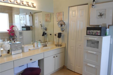 Casa en venta en Miami, Florida, 3 dormitorios, 177.72 m2 № 1786481 - foto 16
