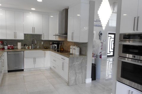 Casa en venta en Miami, Florida, 3 dormitorios, 177.72 m2 № 1786481 - foto 9