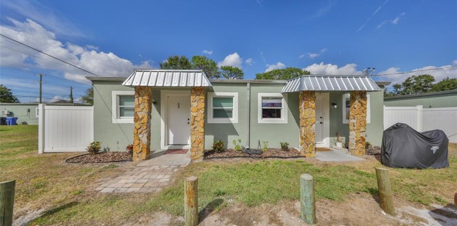 Propiedad comercial en Riverview, Florida 20 dormitorios, 119.57 m2 № 2123922