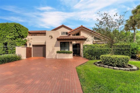 House in Miami, Florida 3 bedrooms, 240.9 sq.m. № 2019864