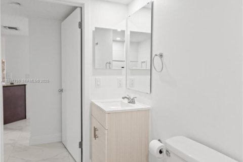 Condo in Hialeah, Florida, 2 bedrooms  № 2035416 - photo 28