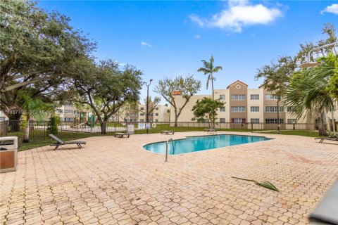 Condo in Hialeah, Florida, 2 bedrooms  № 2035416 - photo 7