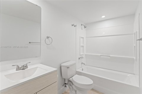 Condo in Hialeah, Florida, 2 bedrooms  № 2035416 - photo 26