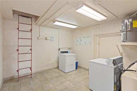 Condo in Hialeah, Florida, 2 bedrooms  № 2035416 - photo 2