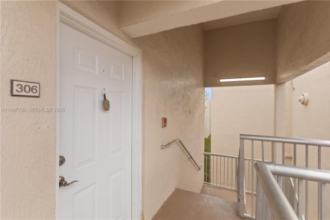 Condo in Hialeah, Florida, 2 bedrooms  № 2035416 - photo 4