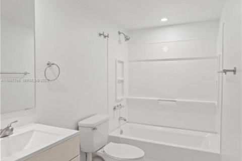Condo in Hialeah, Florida, 2 bedrooms  № 2035416 - photo 27