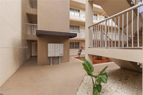 Condo in Hialeah, Florida, 2 bedrooms  № 2035416