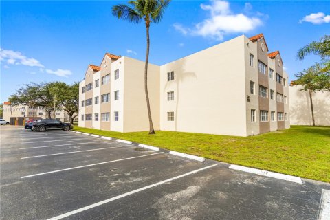 Condo in Hialeah, Florida, 2 bedrooms  № 2035416 - photo 15